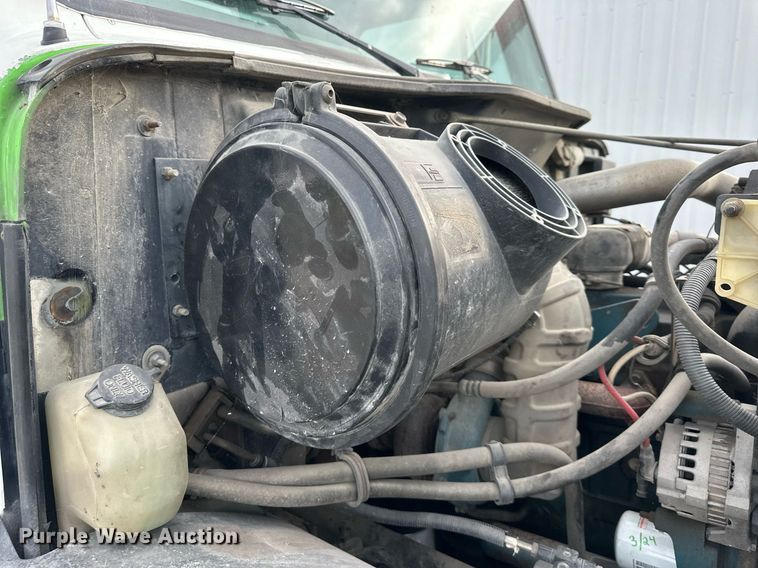 image for item DQ6529 1997 International 4700 tanker fire truck