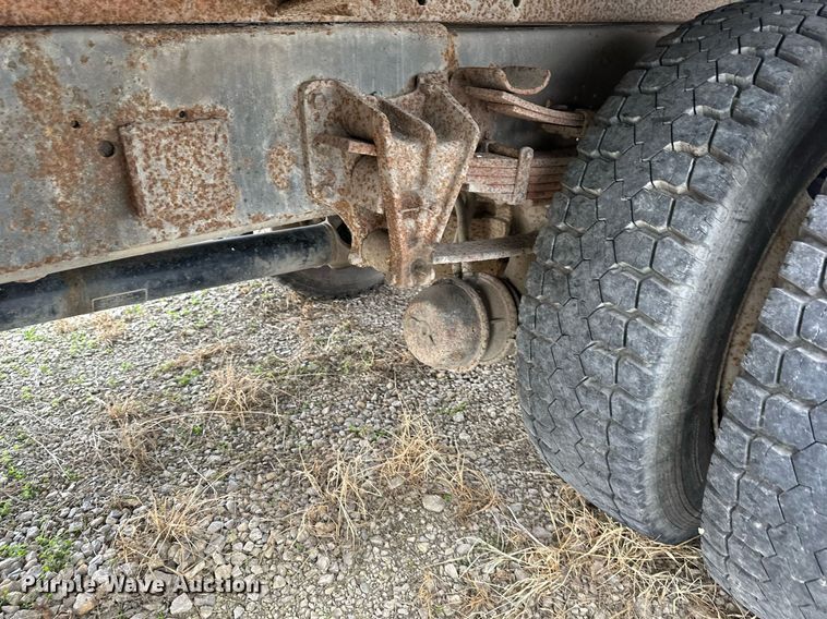 image for item DQ6529 1997 International 4700 tanker fire truck