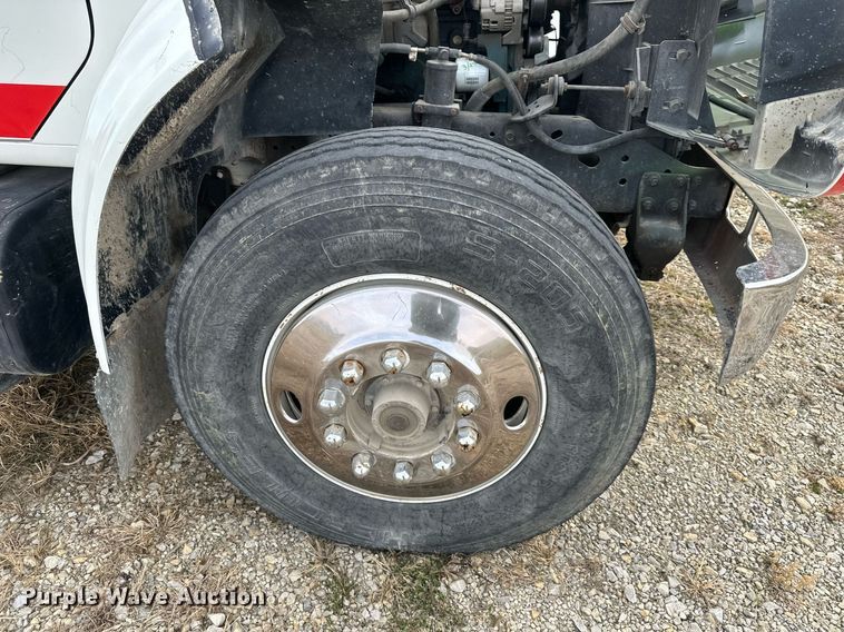 image for item DQ6529 1997 International 4700 tanker fire truck