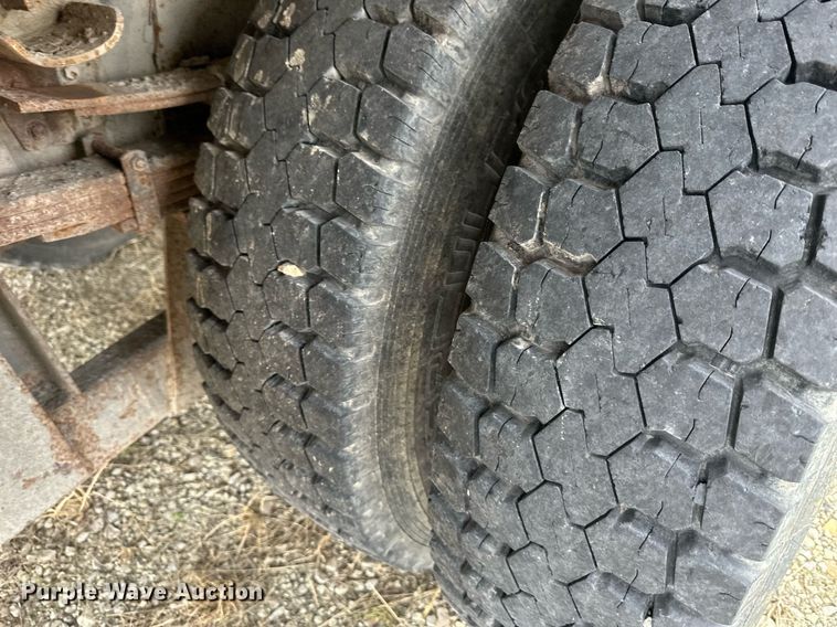 image for item DQ6529 1997 International 4700 tanker fire truck