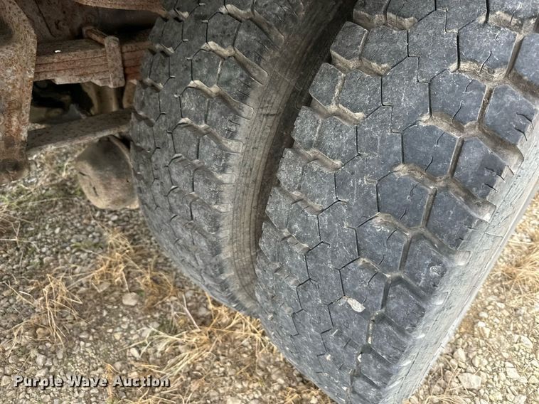 image for item DQ6529 1997 International 4700 tanker fire truck