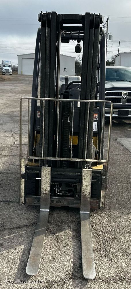 image for item DQ6531 Yale forklift
