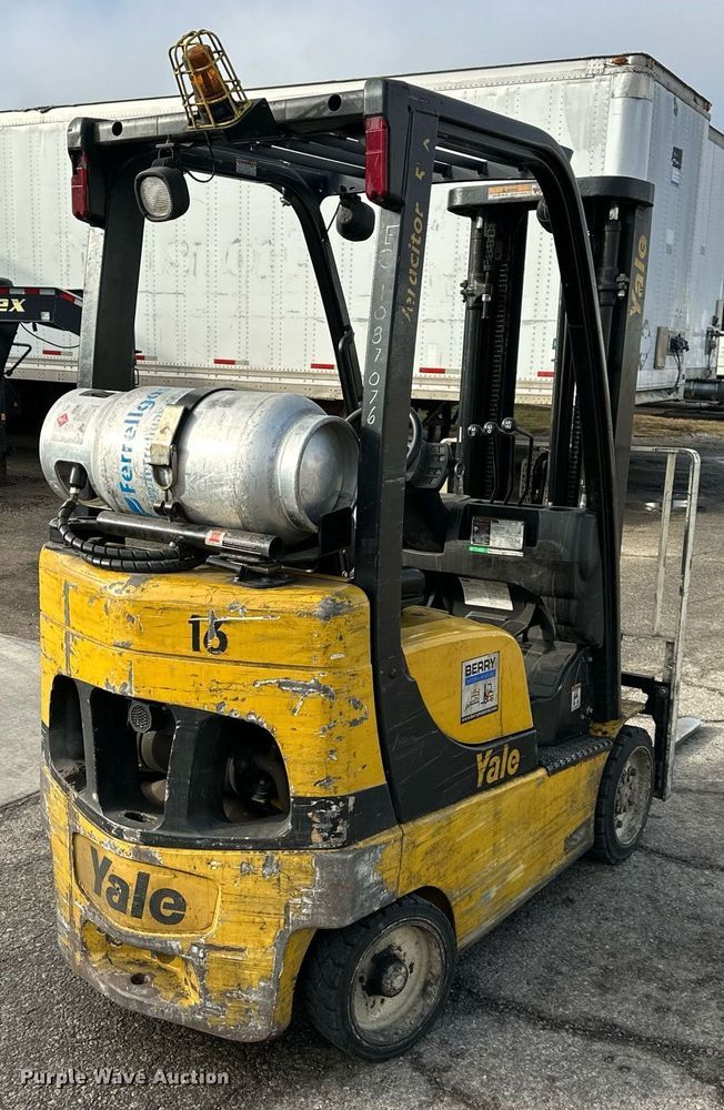 image for item DQ6531 Yale forklift