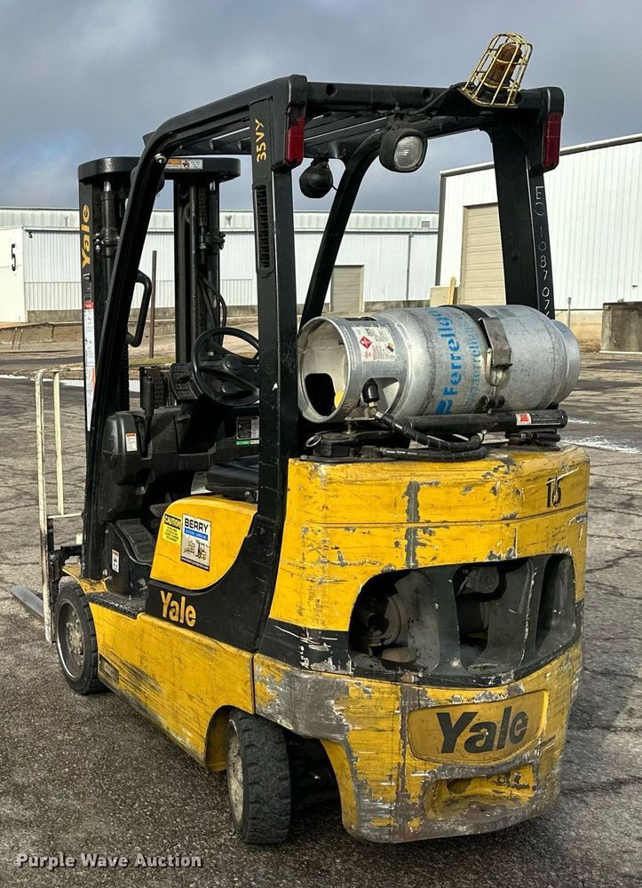 image for item DQ6531 Yale forklift
