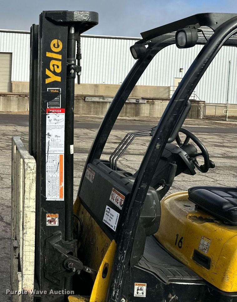 image for item DQ6531 Yale forklift