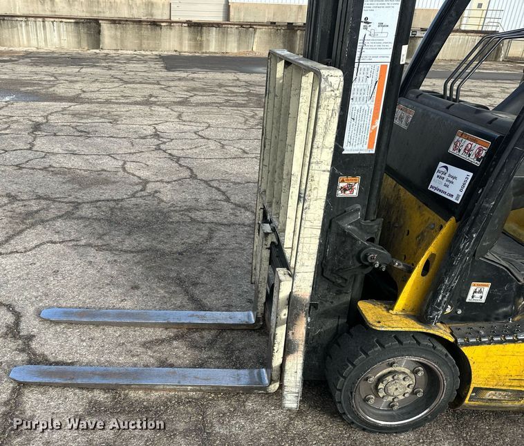image for item DQ6531 Yale forklift