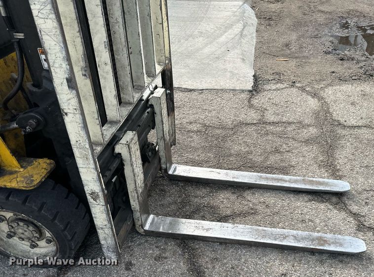 image for item DQ6531 Yale forklift