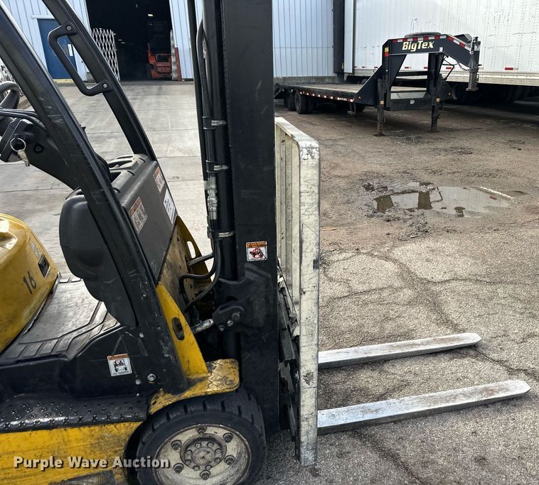 image for item DQ6531 Yale forklift