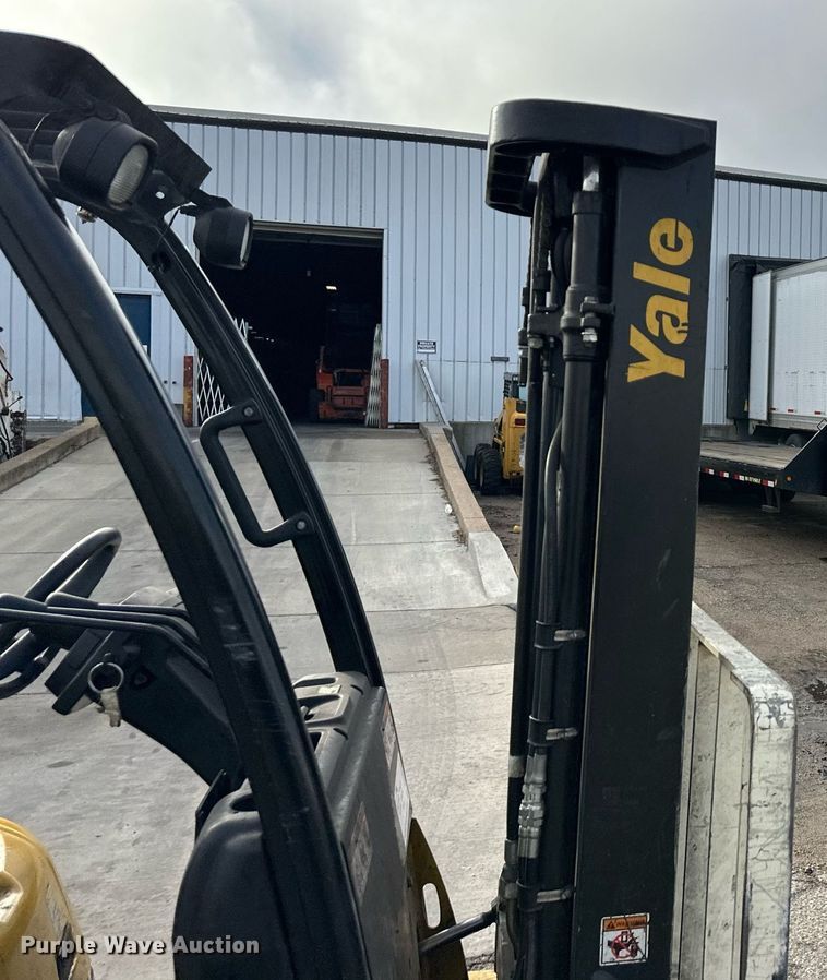 image for item DQ6531 Yale forklift