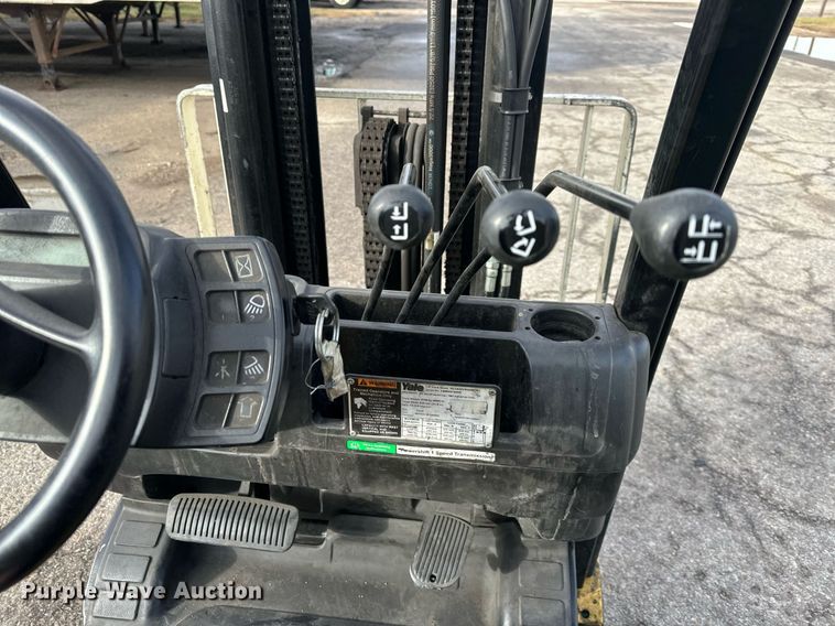 image for item DQ6531 Yale forklift