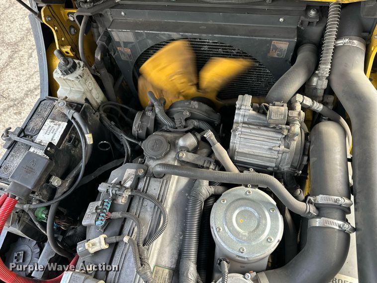 image for item DQ6531 Yale forklift