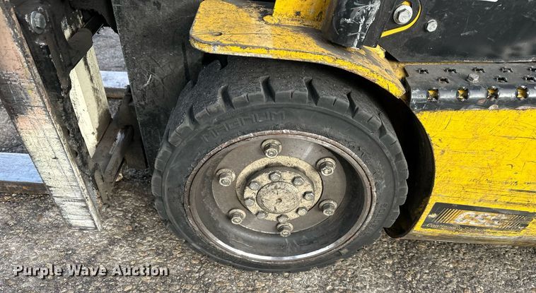 image for item DQ6531 Yale forklift