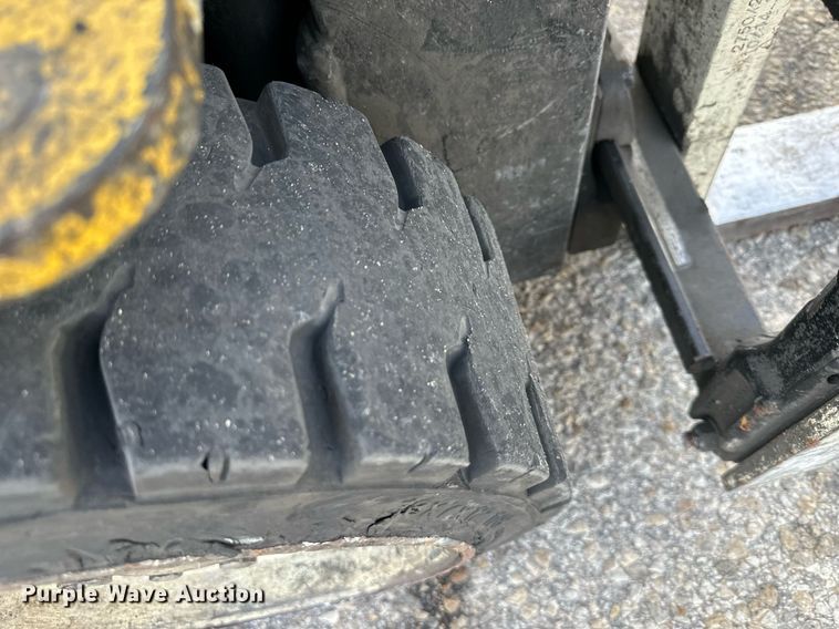 image for item DQ6531 Yale forklift