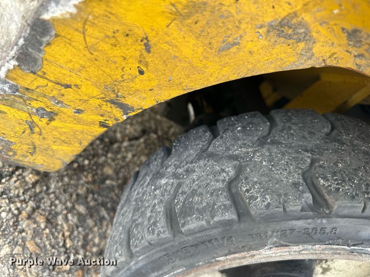 image for item DQ6531 Yale forklift