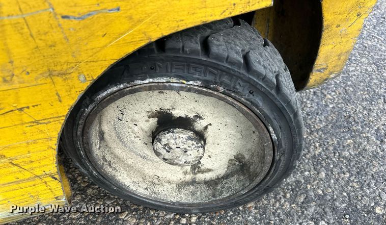 image for item DQ6531 Yale forklift