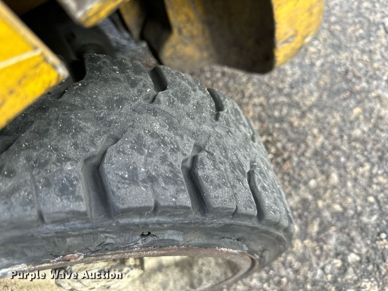 image for item DQ6531 Yale forklift