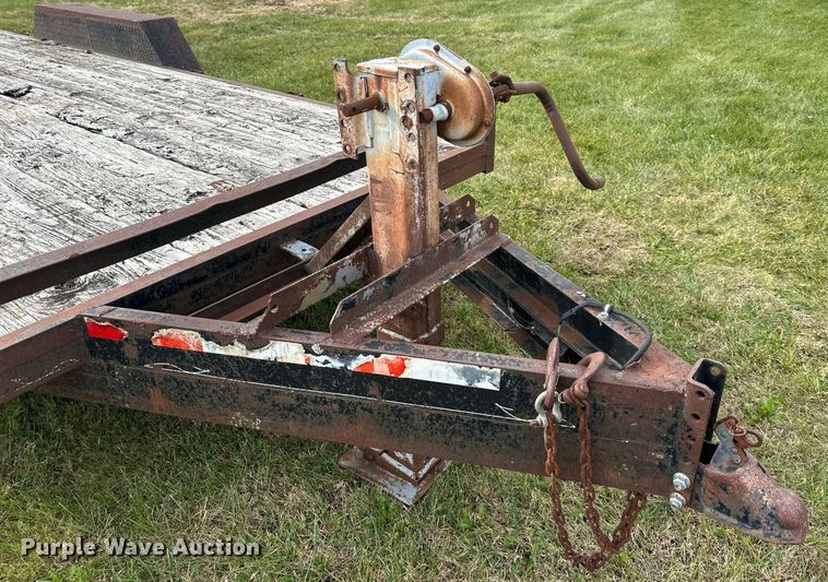 image for item DS3265 1998 Star equipment trailer