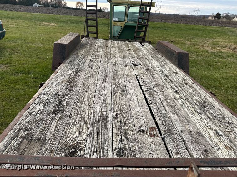 image for item DS3265 1998 Star equipment trailer