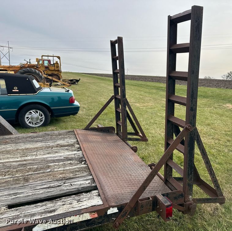 image for item DS3265 1998 Star equipment trailer