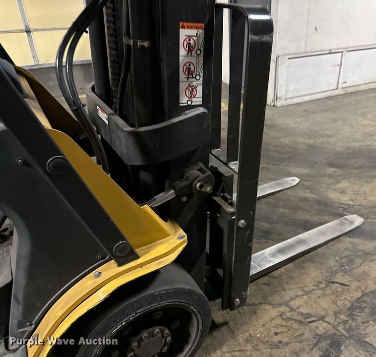 image for item DS3291 Caterpillar C6000 forklift