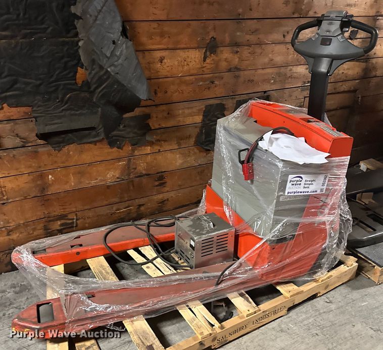 image for item DS3362 (2) pallet jacks