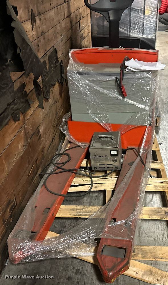 image for item DS3362 (2) pallet jacks