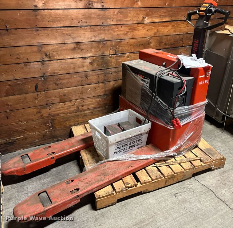 image for item DS3362 (2) pallet jacks