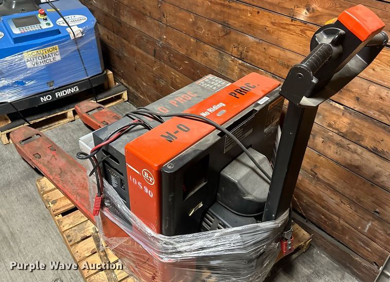 image for item DS3362 (2) pallet jacks