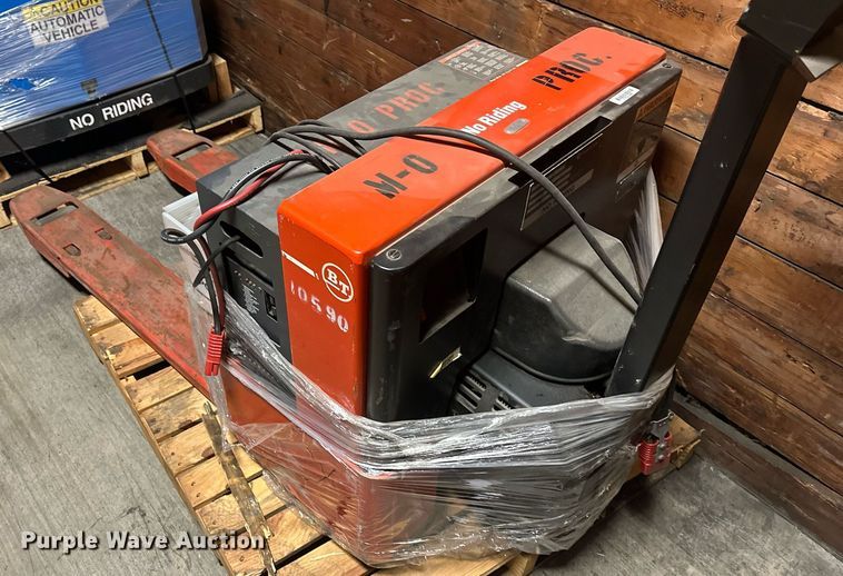 image for item DS3362 (2) pallet jacks