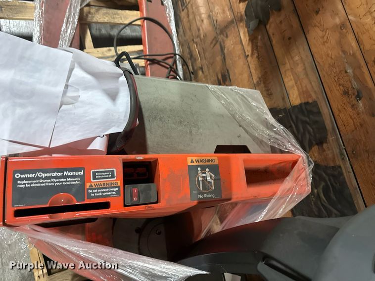 image for item DS3362 (2) pallet jacks