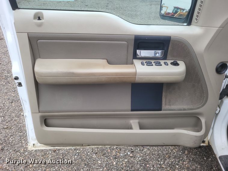 image for item DS5162 2006 Ford F150 XLT SuperCab pickup truck