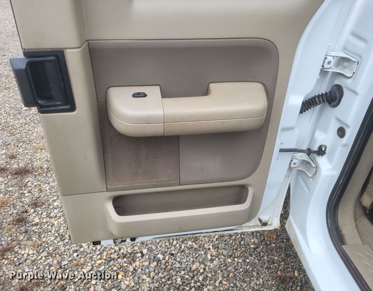 image for item DS5162 2006 Ford F150 XLT SuperCab pickup truck