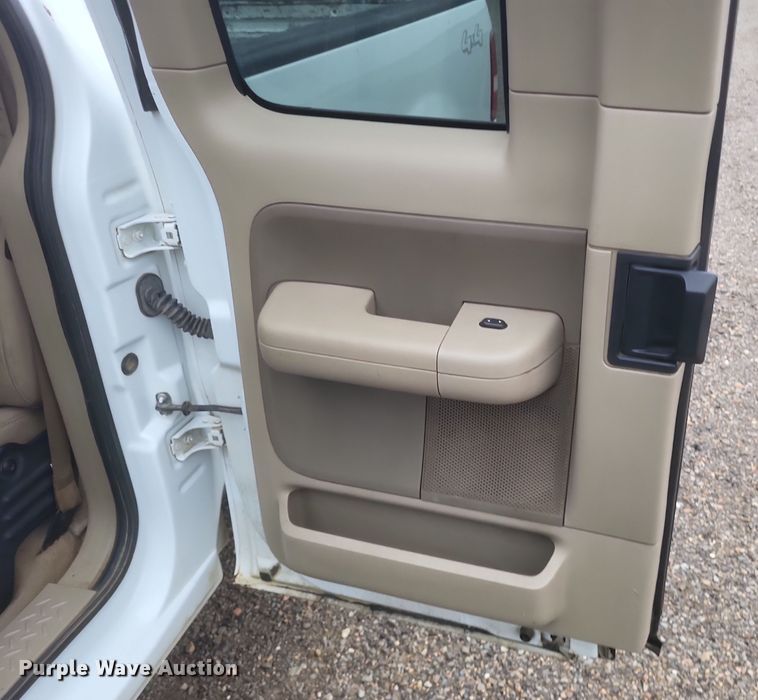 image for item DS5162 2006 Ford F150 XLT SuperCab pickup truck