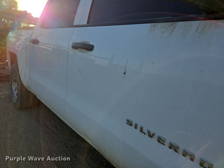 image for item DT5366 2015 Chevrolet Silverado 1500 Crew Cab pickup truck