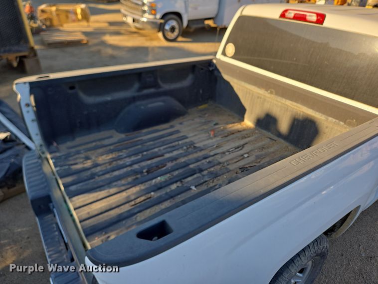 image for item DT5366 2015 Chevrolet Silverado 1500 Crew Cab pickup truck