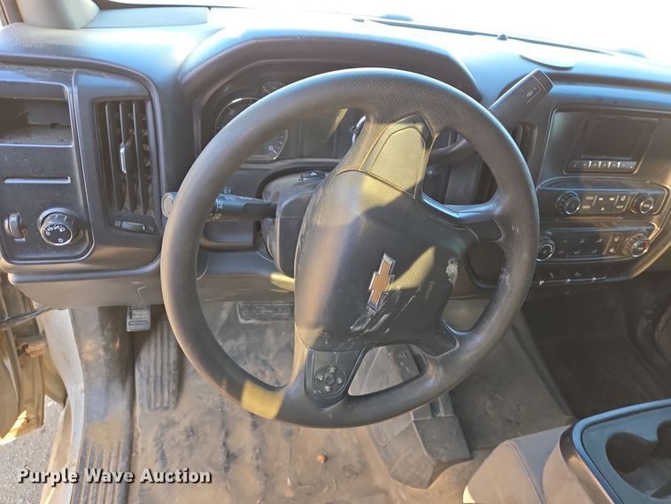 image for item DT5366 2015 Chevrolet Silverado 1500 Crew Cab pickup truck