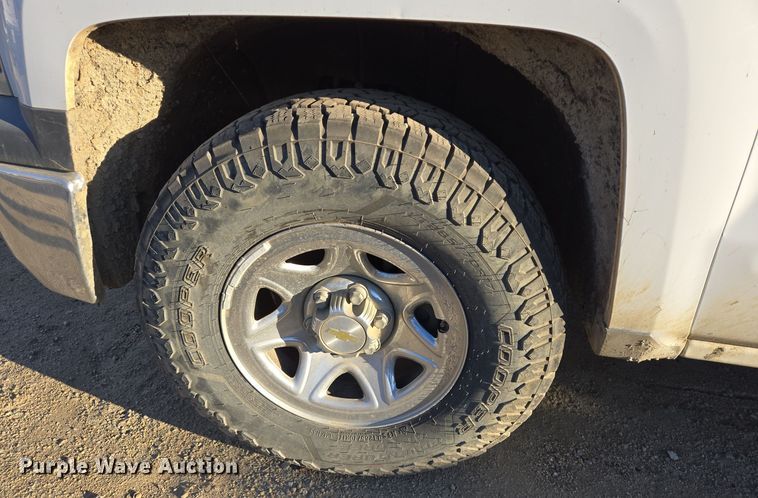 image for item DT5366 2015 Chevrolet Silverado 1500 Crew Cab pickup truck