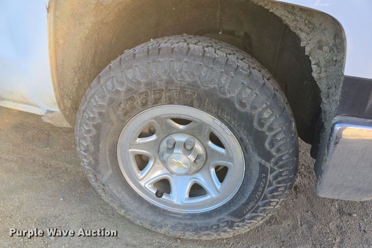 image for item DT5366 2015 Chevrolet Silverado 1500 Crew Cab pickup truck