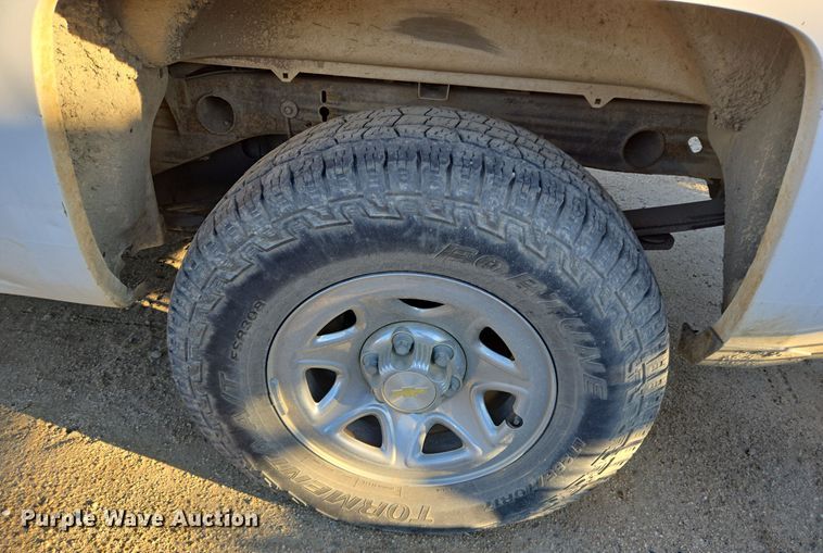 image for item DT5366 2015 Chevrolet Silverado 1500 Crew Cab pickup truck