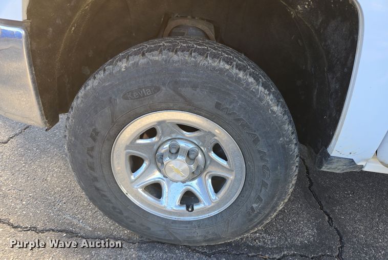 image for item DT5368 2017 Chevrolet Silverado 1500 Crew Cab pickup truck