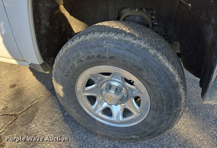 image for item DT5368 2017 Chevrolet Silverado 1500 Crew Cab pickup truck