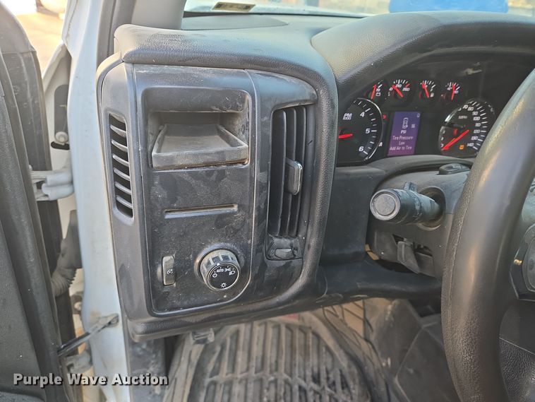 image for item DT5369 2015 Chevrolet Silverado 1500 Crew Cab pickup truck