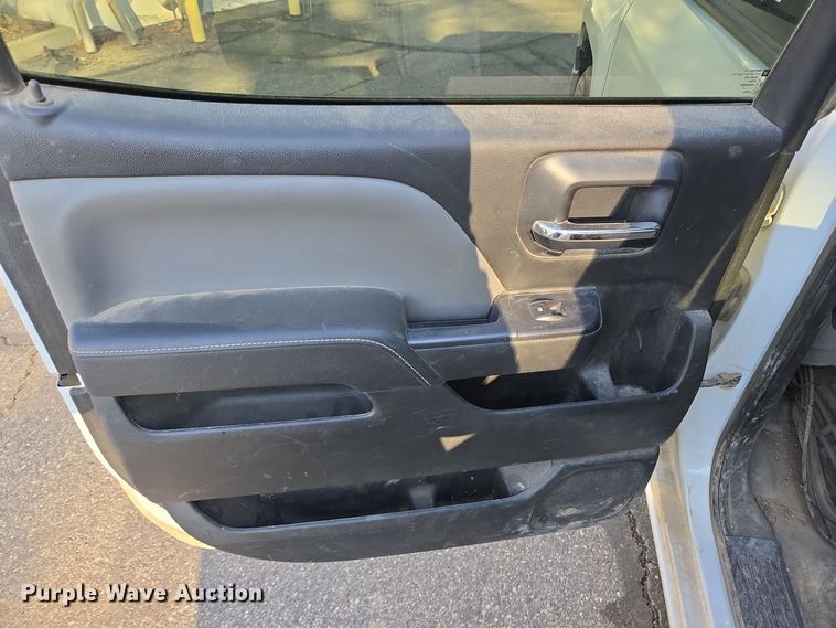 image for item DT5369 2015 Chevrolet Silverado 1500 Crew Cab pickup truck