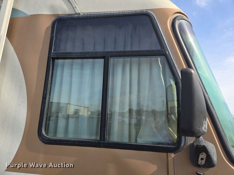 image for item DT5376 1996 PaceArrow Vision RV