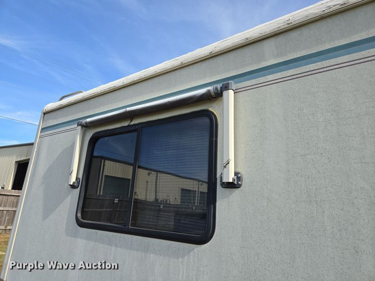 image for item DT5376 1996 PaceArrow Vision RV