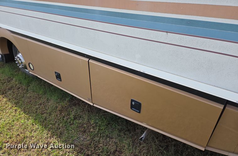 image for item DT5376 1996 PaceArrow Vision RV