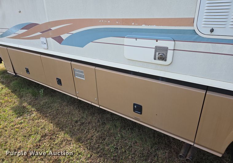 image for item DT5376 1996 PaceArrow Vision RV