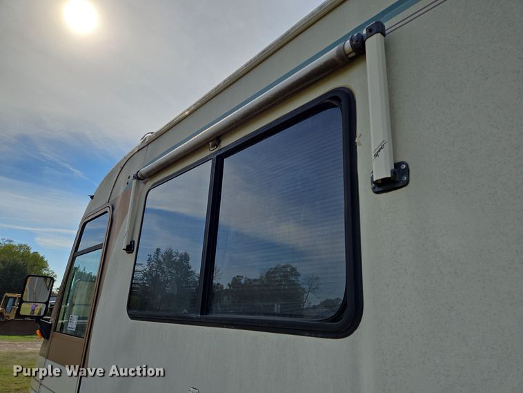 image for item DT5376 1996 PaceArrow Vision RV