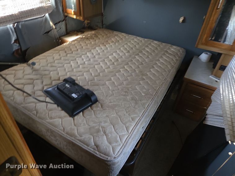 image for item DT5376 1996 PaceArrow Vision RV