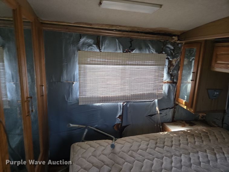 image for item DT5376 1996 PaceArrow Vision RV